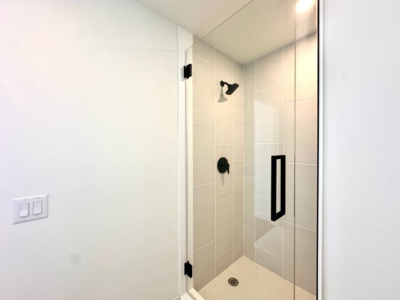 Building Photo - 130 NE 23rd St