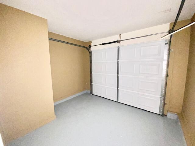 Building Photo - 361 Evergreen Pl