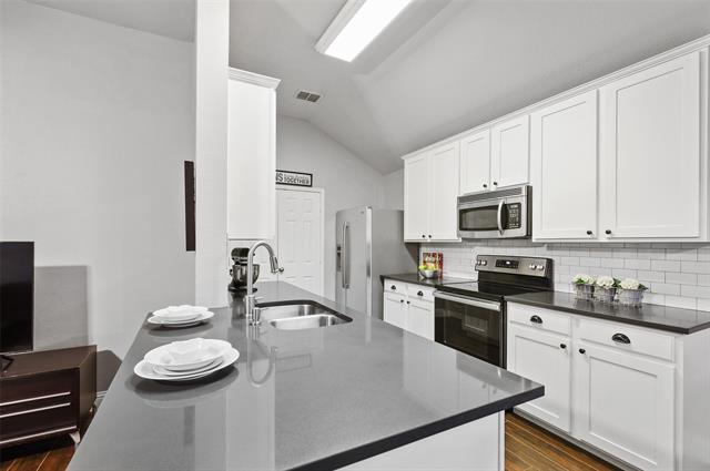 Building Photo - 1432 Castlegar Ln