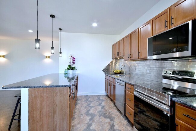 Building Photo - 1301 W Touhy Ave