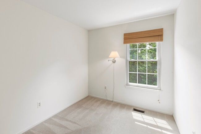 Building Photo - 2056 Griffis Ave