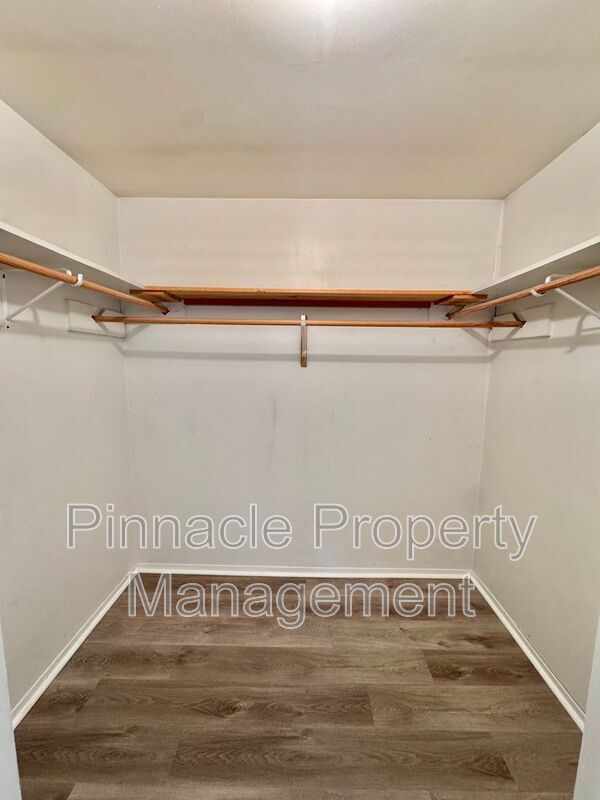 Building Photo - 210 Midget St