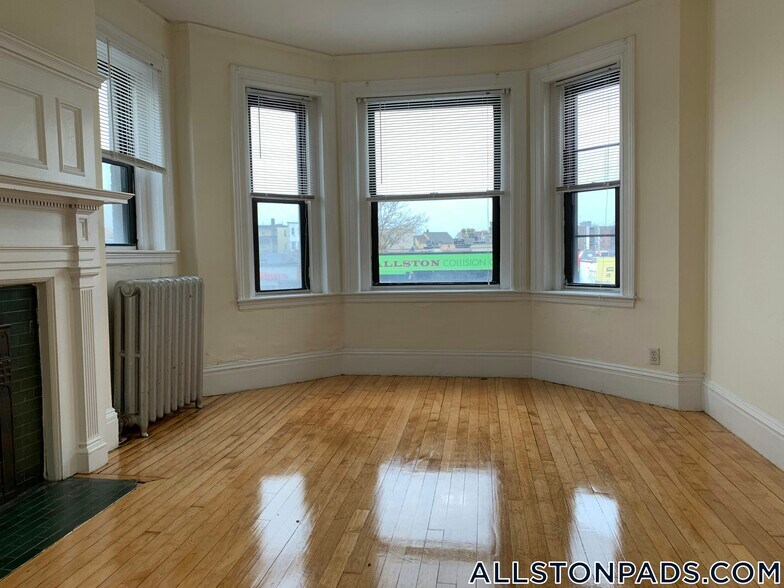 Building Photo - 437 Cambridge St