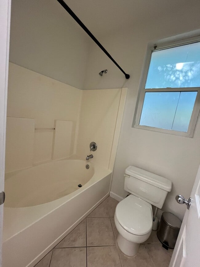 Building Photo - 3 Bed | 2 Bath | 1330SF | Tenant Pays $200...