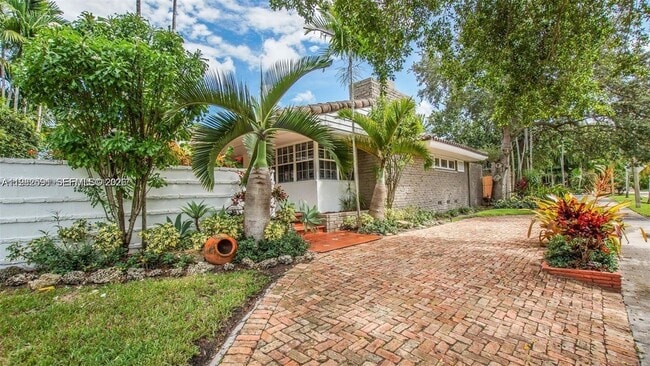 Building Photo - 8651 NE 10th Ct