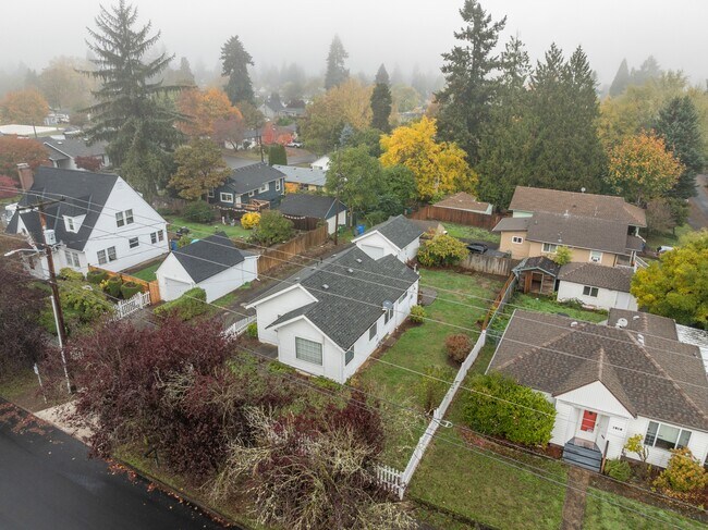 Building Photo - 1612 E 29th St
