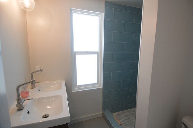 Building Photo - 234 W Marquita