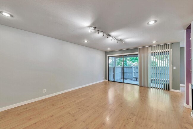 Building Photo - Hidden Gem at Saratoga Creekside – End Uni...
