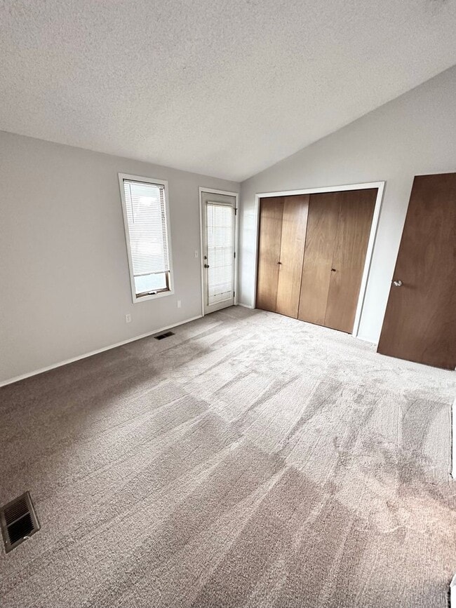 Building Photo - Newly Updated Townhome with Three Balconie...