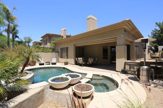 Building Photo - 7371 E Vaquero Dr
