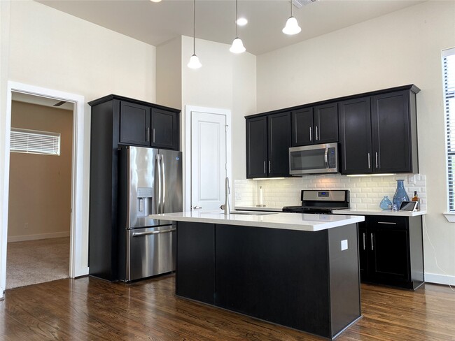 Building Photo - 74 N Hutcheson St