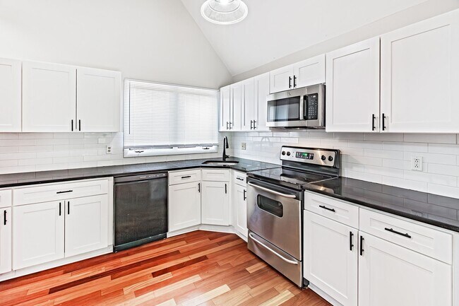 Building Photo - 35 Foxtail Ct