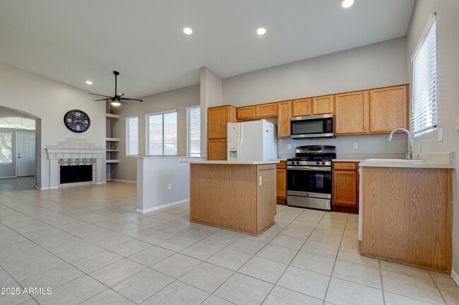 Building Photo - 4402 E Creosote Dr