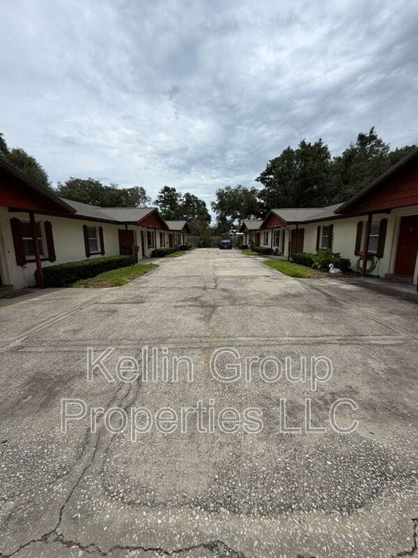 Building Photo - 2366 Lake Dr NW