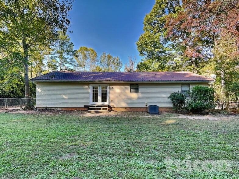 Building Photo - 8977 Tweeddale Dr