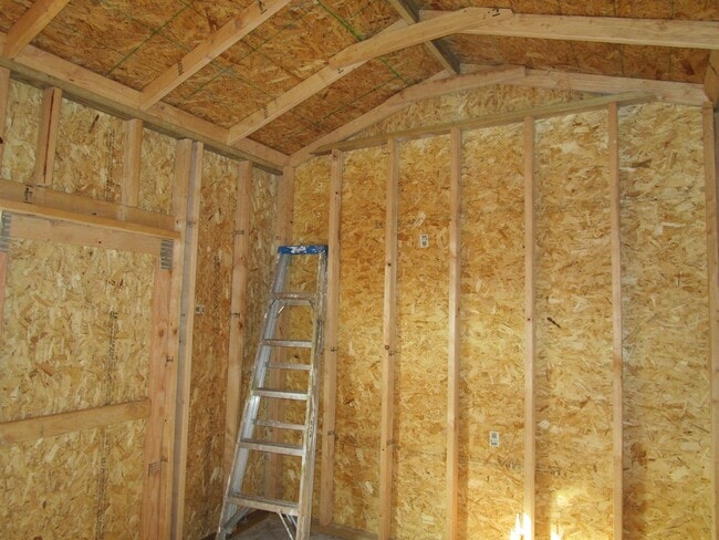 Building Photo - Move in Ready 3 or 4 bedroom