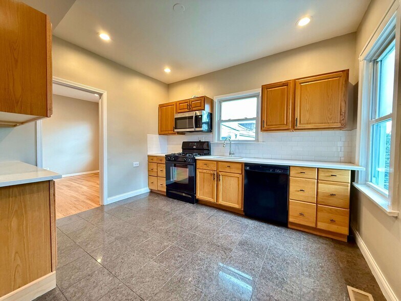 Building Photo - 2130 N 73rd Ave