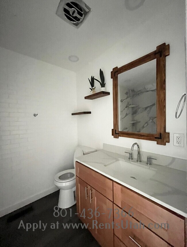 Building Photo - Provo Townhome