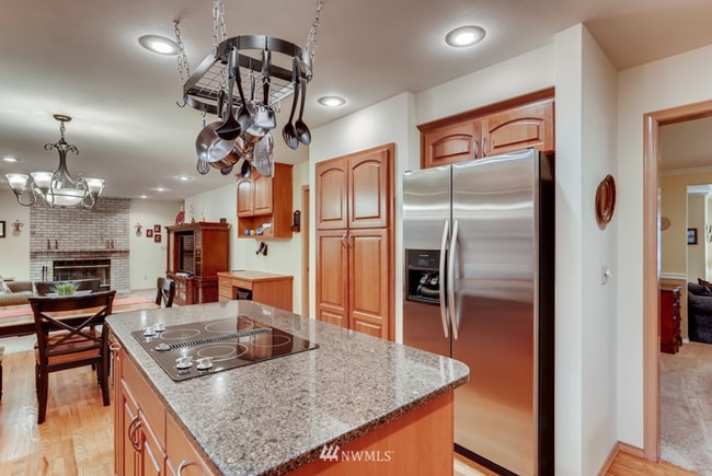 Building Photo - 5 bedroom + bonus room in Spring Hill neighborhood