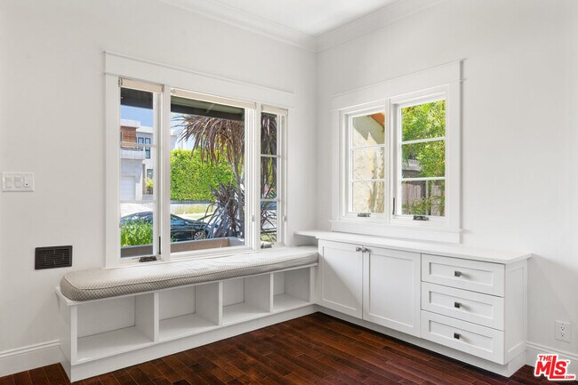 Building Photo - 2347 Parnell Ave