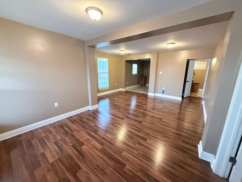 Building Photo - 2560 Madrid St