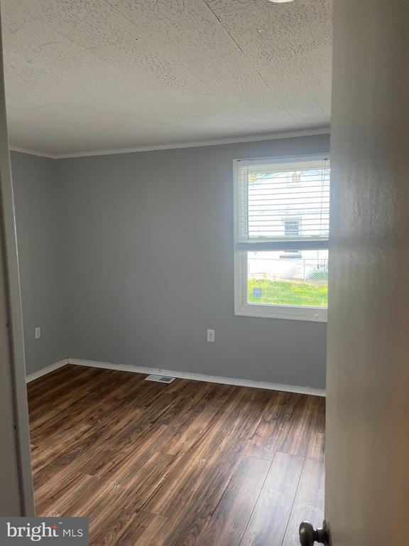 Building Photo - 19 W Maiden Ln