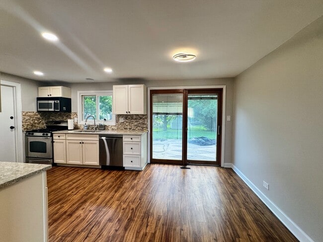 Building Photo - 134 S Salem Dr