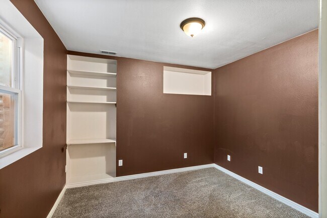 Building Photo - 80 W 750 N