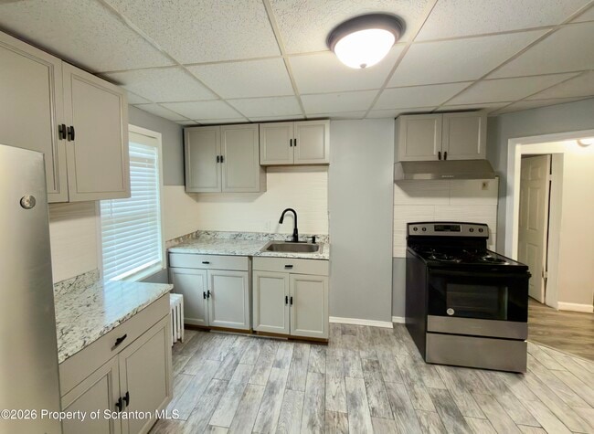 Building Photo - 536 Moosic Rd