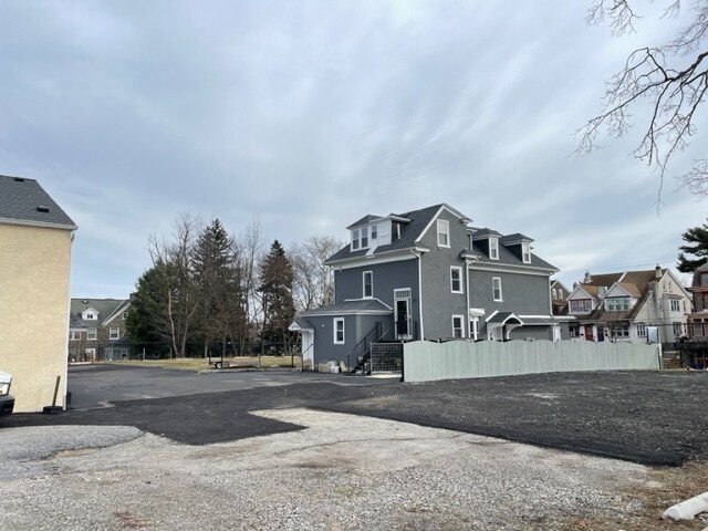 Building Photo - 536 Walnut Ln