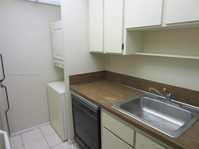 Building Photo - 10812 Royal Palm Blvd