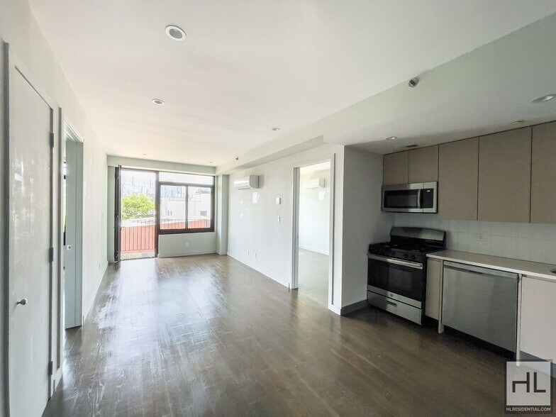 Primary Photo - Bushwick Avenue / Spacious 2-Bed 1-Bath