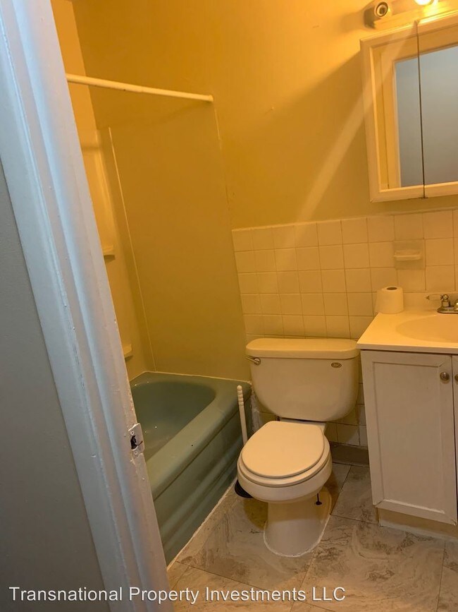 Building Photo - 17550 Lakeshore Blvd