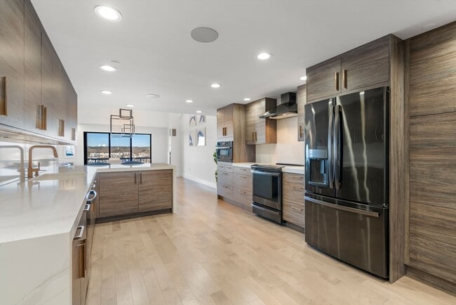 Building Photo - 65 Lake Ave