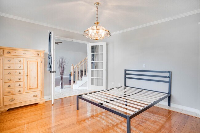 Building Photo - FOR RENT!!! STUNNING AND SPACIOUS SINGLE FAMILY HOME WITH LAKE VIEW...