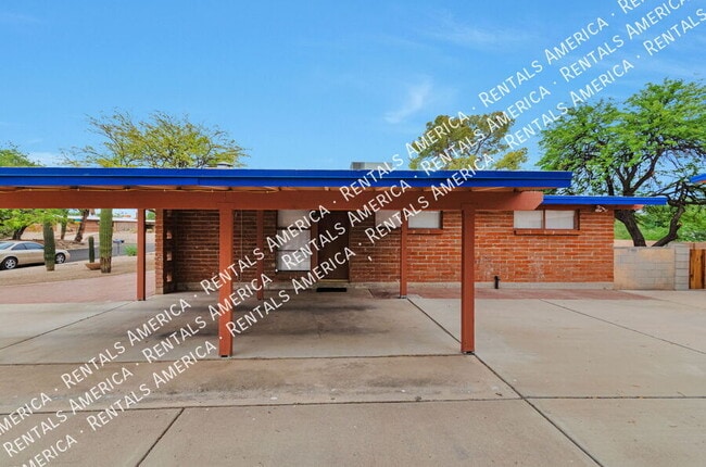 Building Photo - 7002 E Kirkland Dr