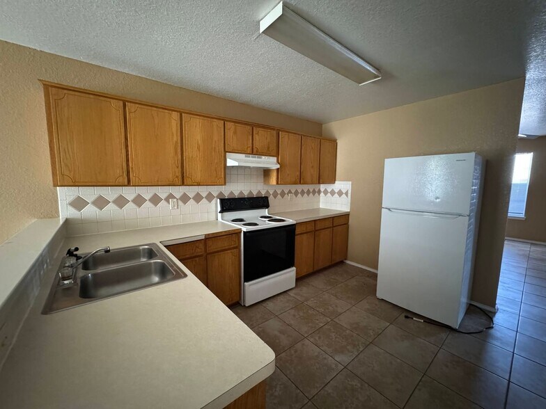 Building Photo - 3203 Toledo Dr