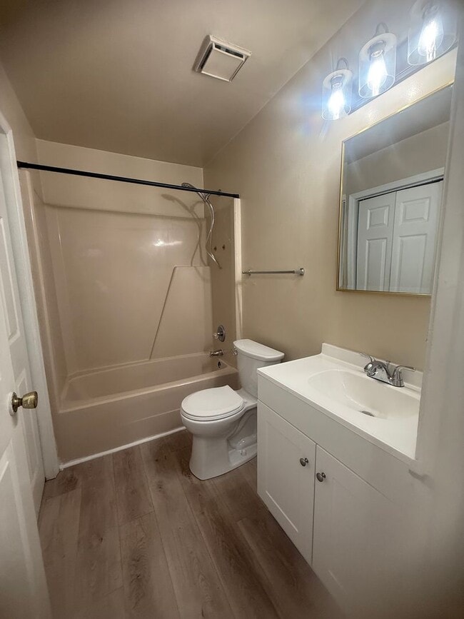 Building Photo - ASHLEY WOODS