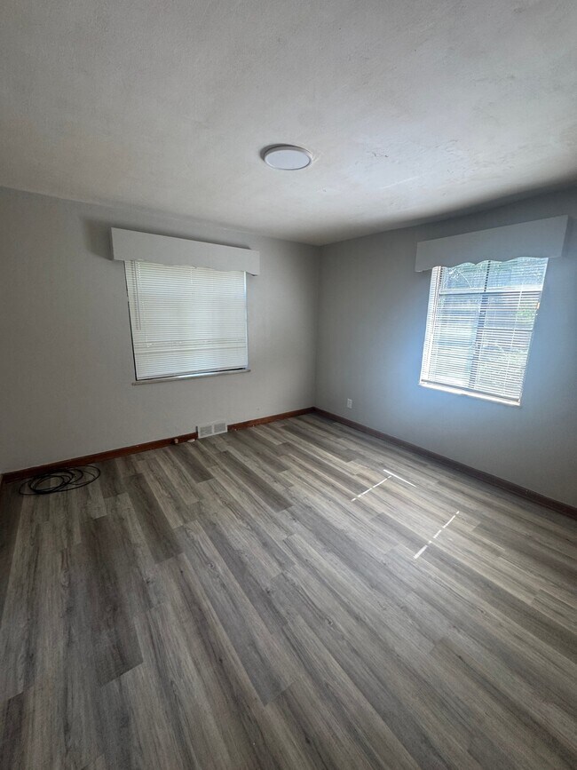 Building Photo - 922 Secor Rd