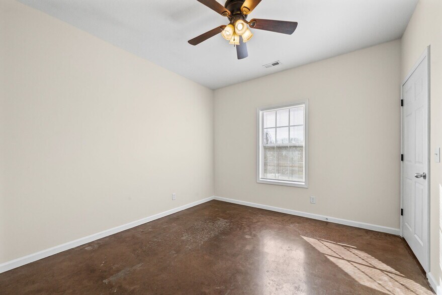 Building Photo - 109 Holland Dr