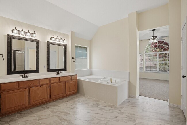 Building Photo - 6613 Barclay Ln
