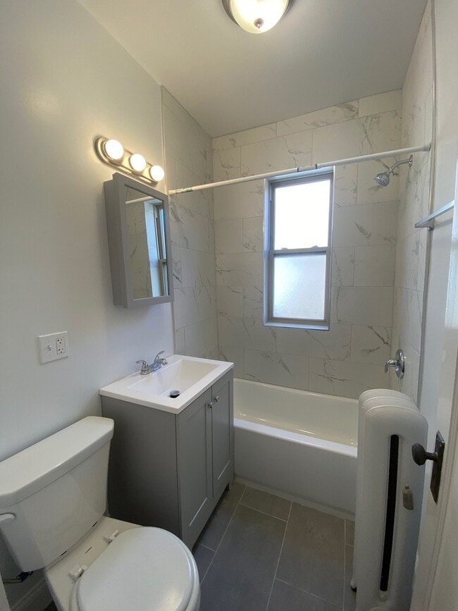 Building Photo - 1525 W Estes Ave