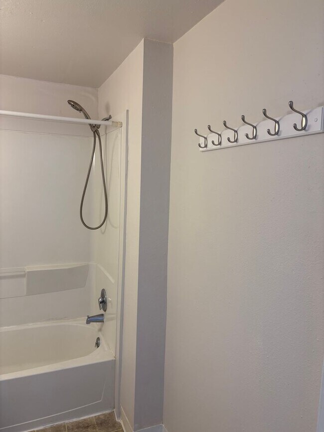 Building Photo - Spacious 2 Bedroom 1 Bath Home Across from UNC