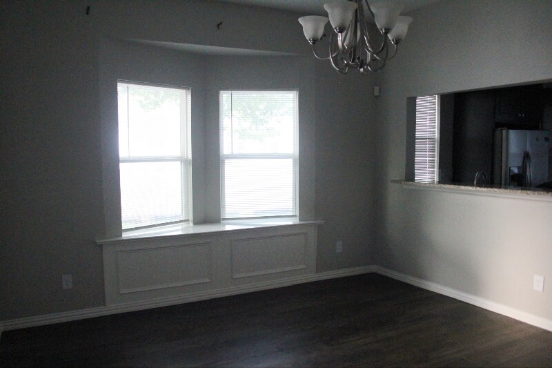 Building Photo - 508 N Dallas Ave