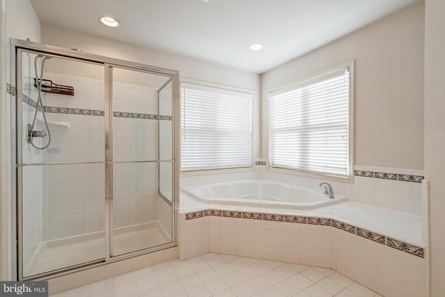 Building Photo - 42541 Dreamweaver Dr