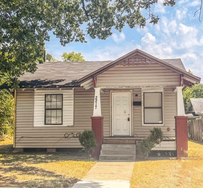 Primary Photo - 2217 Virginia Ave