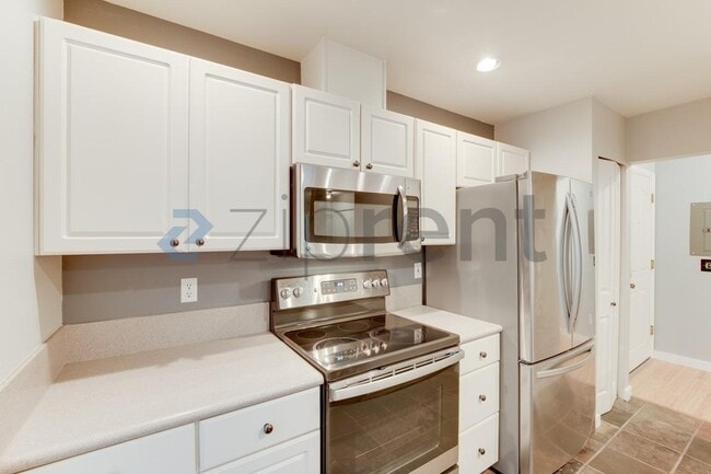 Building Photo - 2419 8th Ave N