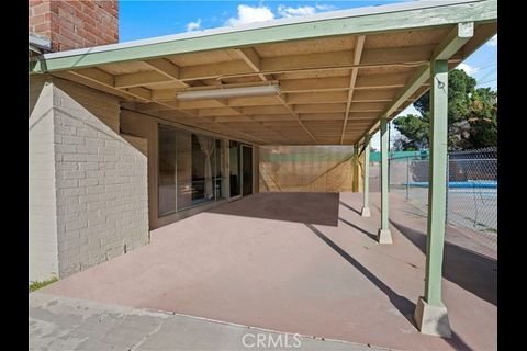 Building Photo - 1112 E Ave J 4