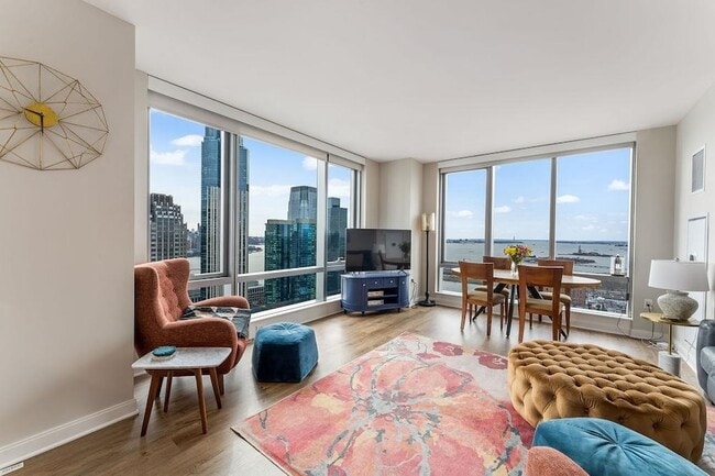 Building Photo - 25 Christopher Columbus Dr