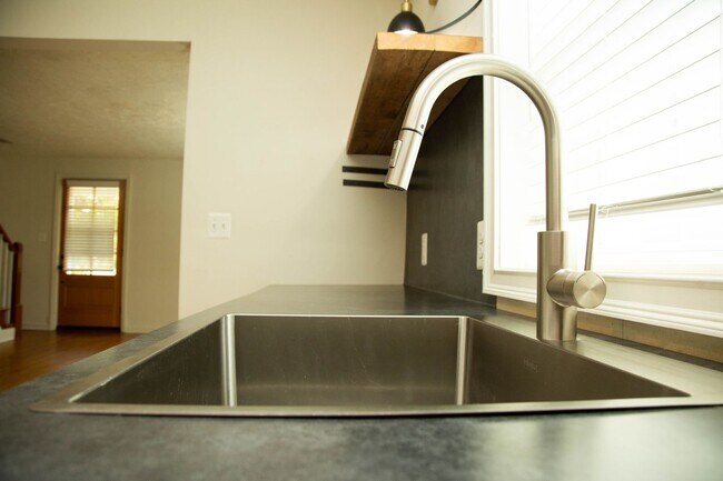 Building Photo - 4 Bedroom House Available Near Scott Stadi...